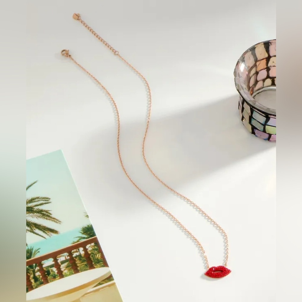 585 Rose Gold Mini Red Pave Crystal Lips Pendant Necklace Minimalist No Fade - Picture 3 of 7